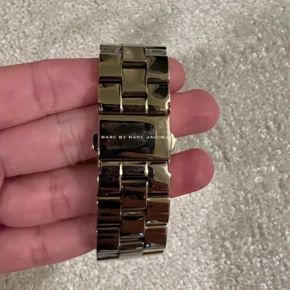 Marc Jacob Gold Watch - Picture 5 of 6